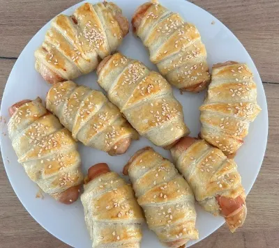 ROGALIKI NA SŁONO - Z PARÓWKAMI