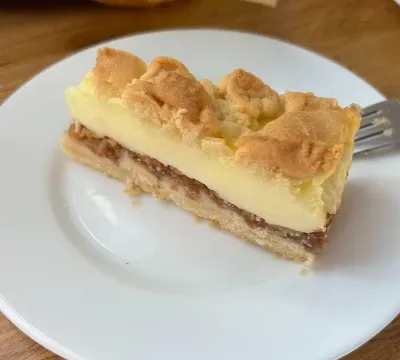 SZARLOTKA Z BUDYNIEM